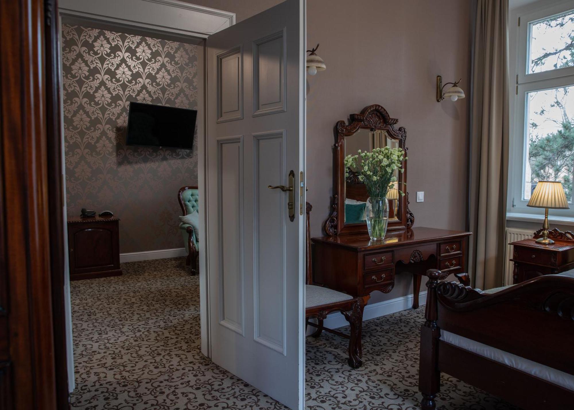 Hotel Debowy Biowellness & Spa Gory Sowie Bielawa  Luaran gambar
